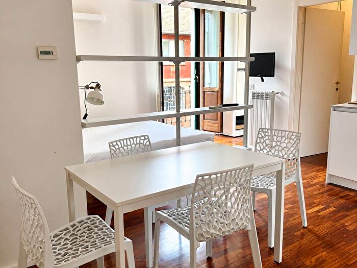 Appartamento monolocale in affitto in Via Melzo, Porta Venezia, Milano