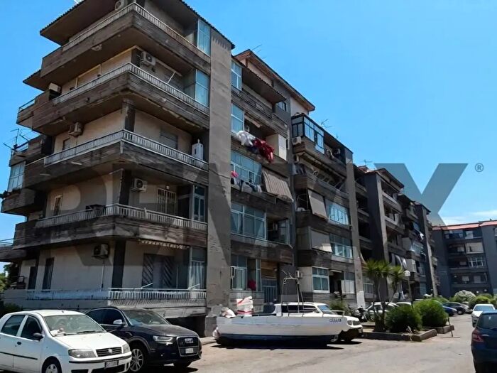 Appartamento quadrilocale in vendita in Via delle Robinie, Catania