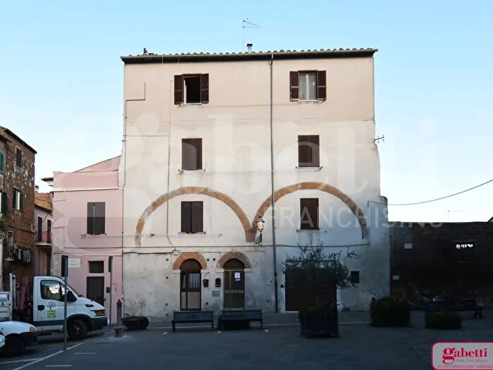 Appartamento trilocale in vendita in Piazza San Clemente, Civita Castellana
