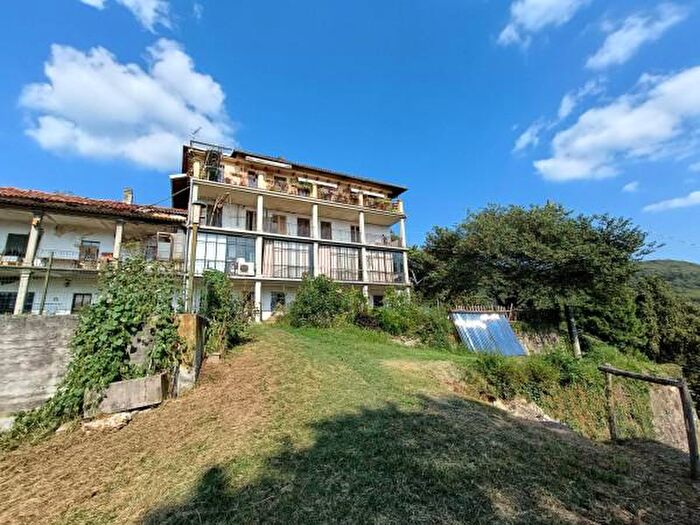 Casa con 6 locali in vendita in Strada Broglina, Bollengo