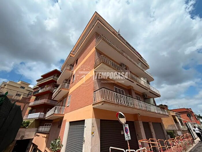 Appartamento trilocale in vendita in Via Fosso del Poggio, Roma