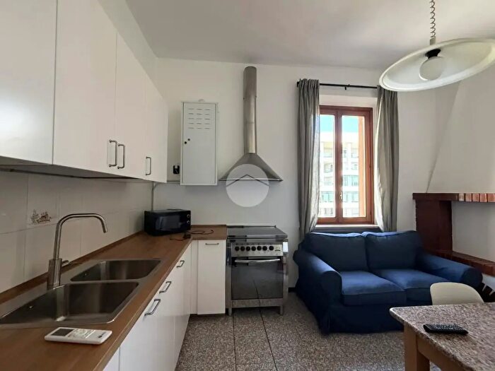 Appartamento quadrilocale in affitto in Via Polesine, Milano