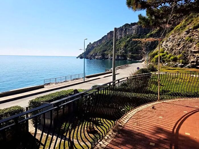 Appartamento quadrilocale in vendita in Via Lampetia, Cetraro