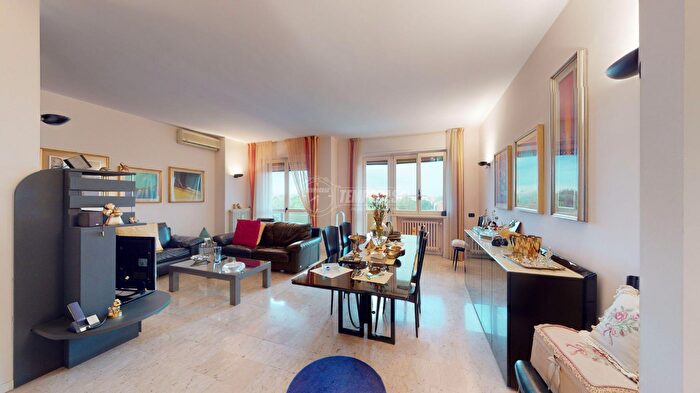 Appartamento trilocale in vendita in Via Mecenate, Milano