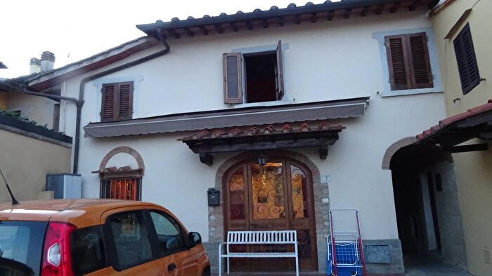 Casa con 5 locali in vendita in Via Trecento, Montespertoli