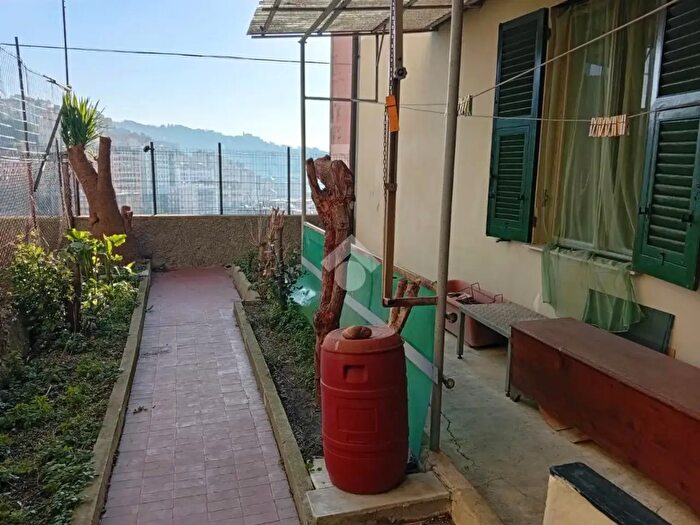 Appartamento con 5 locali in vendita in Via Giovanni Revello, Genova