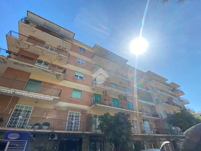 Appartamento quadrilocale in vendita in Viale Privato Farnese, Napoli