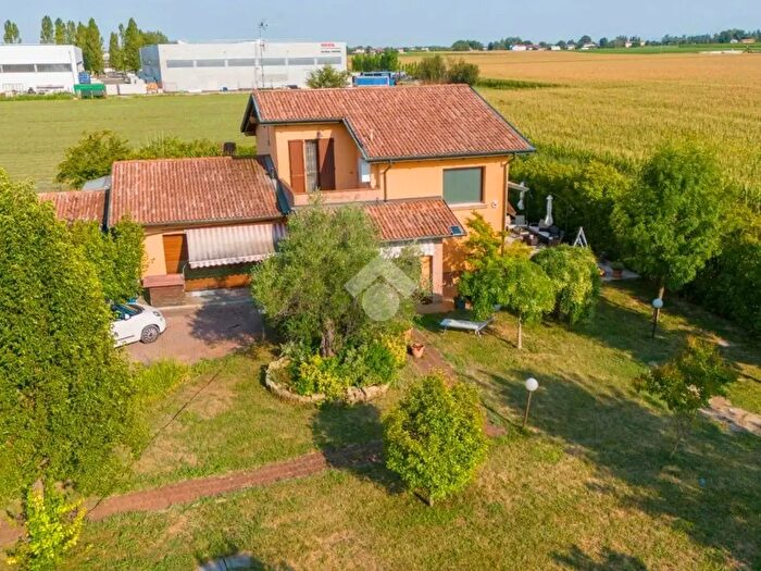 Casa con 5 locali in vendita in Via Vialato, Cadelbosco Di Sopra