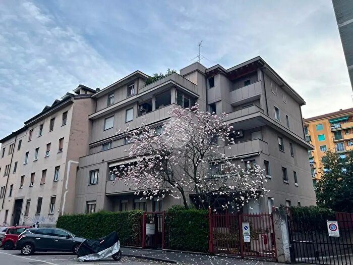 Appartamento quadrilocale in vendita in Via Maniago, Milano