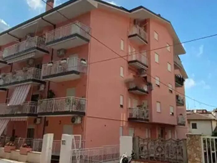 Appartamento quadrilocale in vendita in Via Lava Gaenza, Amantea