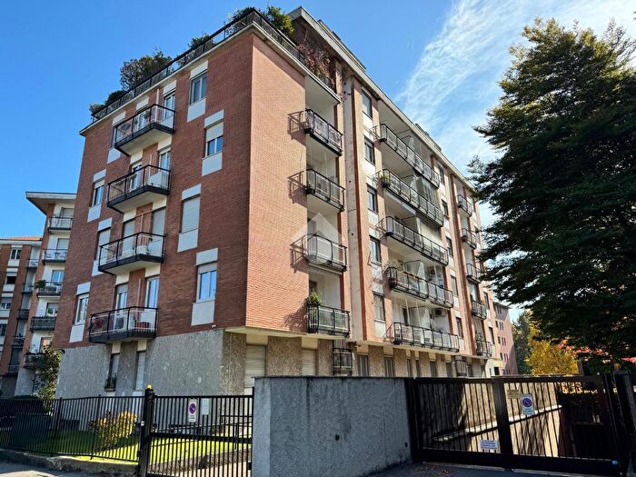 Appartamento bilocale in vendita in Via Oslavia, Monza