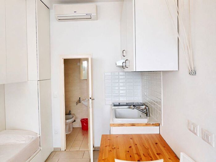 Appartamento monolocale in affitto in Via Carroccio, Corso Genova, Milano