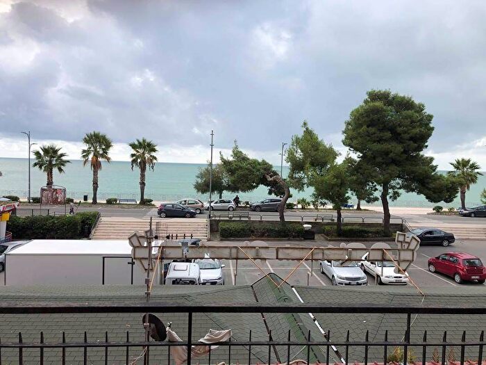 Appartamento trilocale in affitto in Via Niccoloso da Recco, Catanzaro Lido, Catanzaro