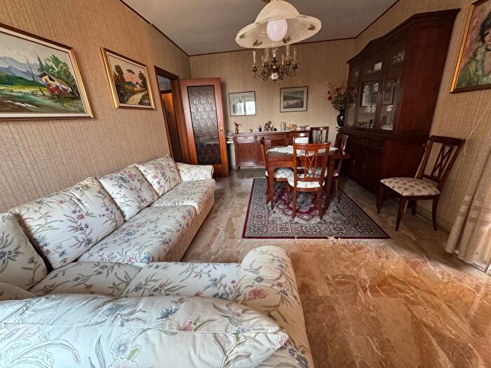 Appartamento con 5 locali in vendita in Via Nostra Signora del Monte, Savona