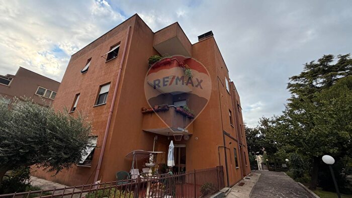 Appartamento con 5 locali in vendita in Via Daniele Manin, Foligno