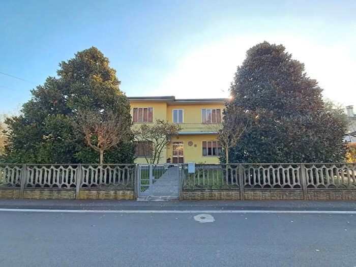 Casa con 5 locali in vendita in Via Garibaldi, Castelguglielmo