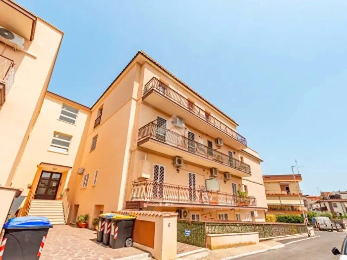 Appartamento trilocale in vendita in Via Vermicino, Roma