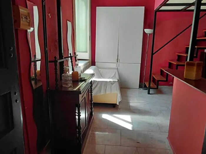 Appartamento bilocale in affitto in Via Pontano, Napoli