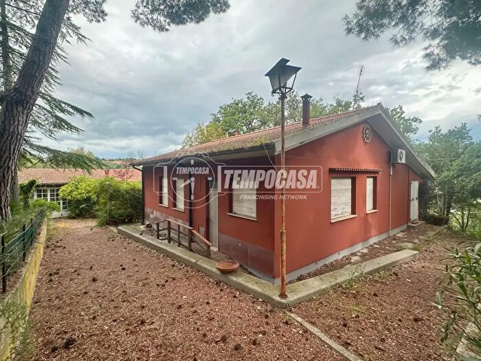 Casa quadrilocale in vendita in Via Annibale Barca, Fermo
