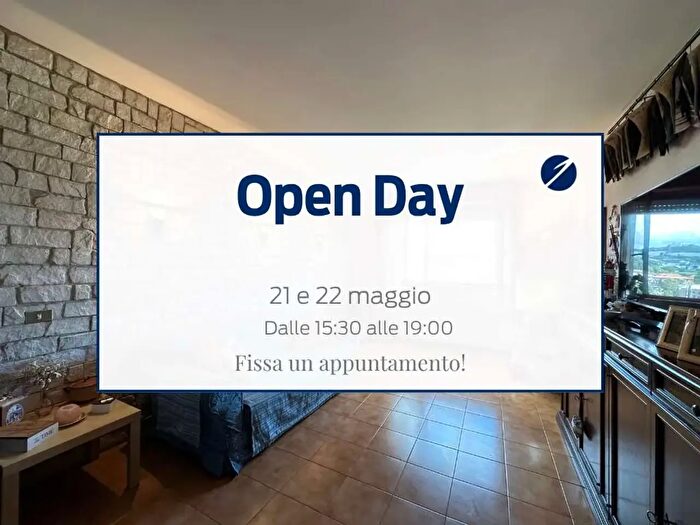 Appartamento con 6 locali in vendita in Via Flavia, Ancona