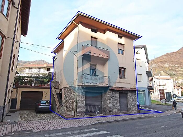 Casa con 8 locali in vendita in Via del Lanico, Malegno