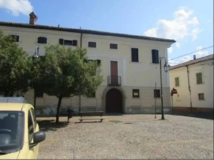 Appartamento con 5 locali in vendita in Piazza Santa Maria, Castellazzo Bormida