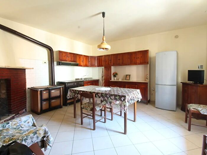 Casa con 6 locali in vendita in Via dei Caduti, Cerreto Guidi