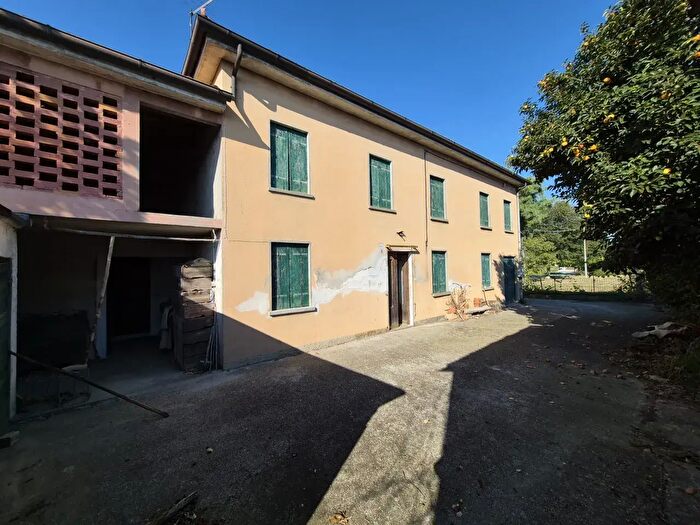 Casa quadrilocale in vendita in Via Mazzini, Barbarano Mossano