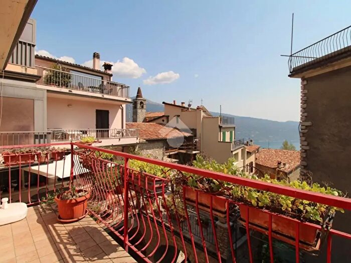 Appartamento quadrilocale in vendita in Via Chiesa, Tignale