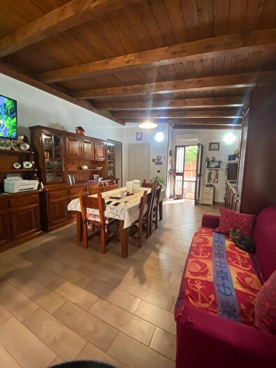 Appartamento con 6 locali in vendita in Via Manzoni, Lizzano