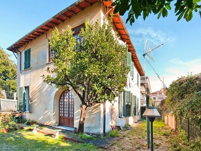 Appartamento con 7 locali in vendita in Via Novembre, Grottaferrata