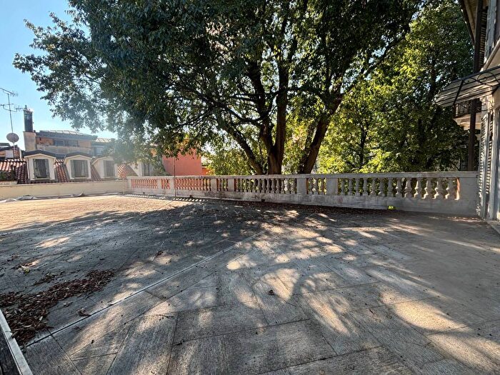 Appartamento con 5 locali in affitto in Via Circo, Carrobbio, Milano