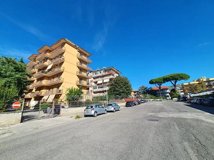 Appartamento quadrilocale in vendita in Via Diciassettesimo Cavalleggeri di Caserta, Caserta