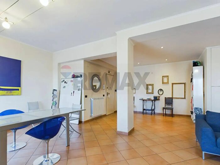 Appartamento con 7 locali in vendita in Via Suessola, Roma