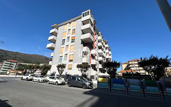 Appartamento bilocale in vendita in Via dei Mille, Andora