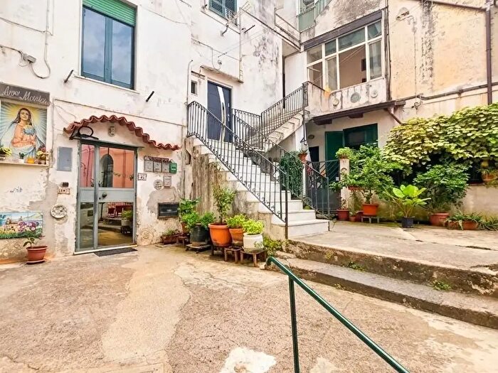 Appartamento trilocale in vendita in Via Diego Taiani Secondo, Vietri Sul Mare