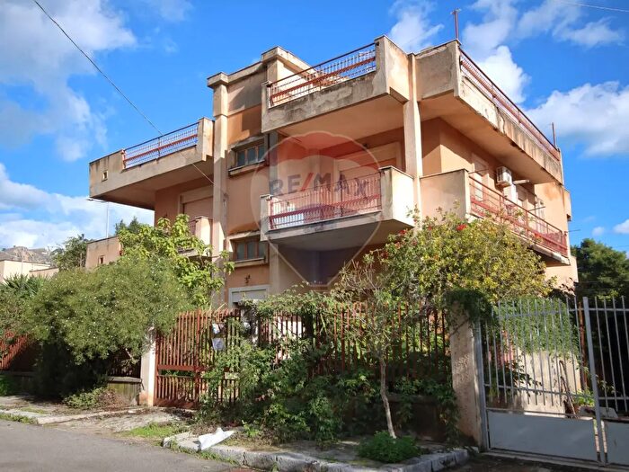 Casa con 12 locali in vendita in Via Domenico Paladino, Santa Flavia