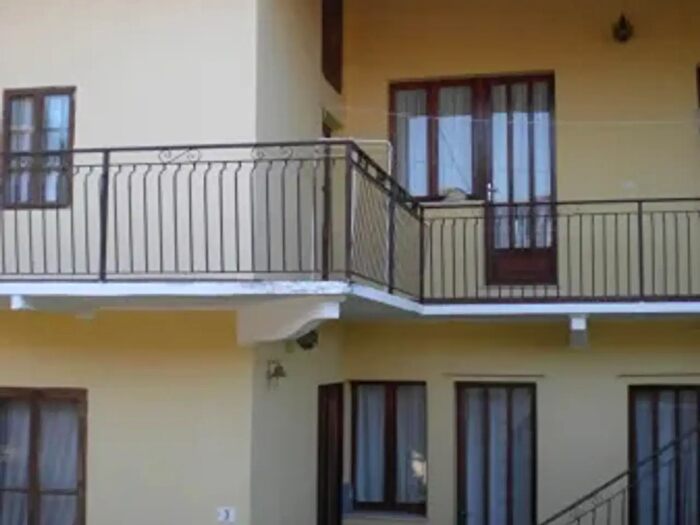 Casa con 6 locali in vendita in Vicolo Capovilla, Pratiglione