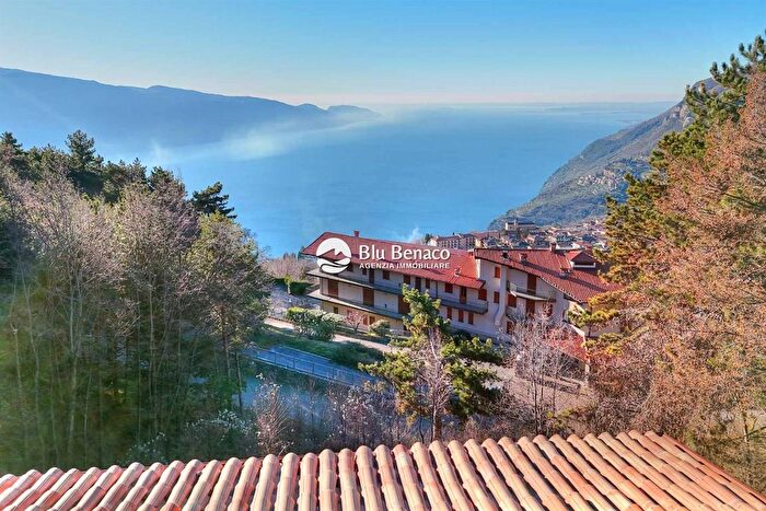 Casa con 18 locali in vendita in Via Pineta, Tignale