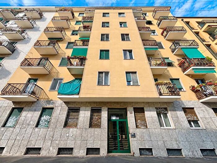 Appartamento monolocale in affitto in Alzaia Naviglio Pavese, Navigli Darsena, Milano