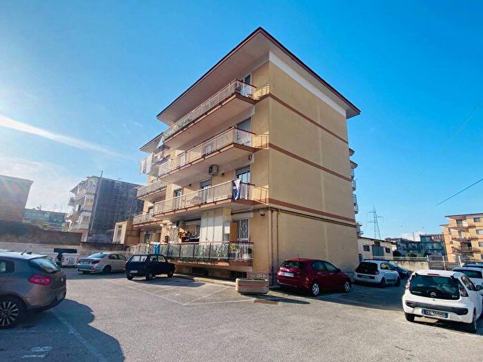 Appartamento quadrilocale in affitto in Via Comunale Napoli, Pianura, Napoli