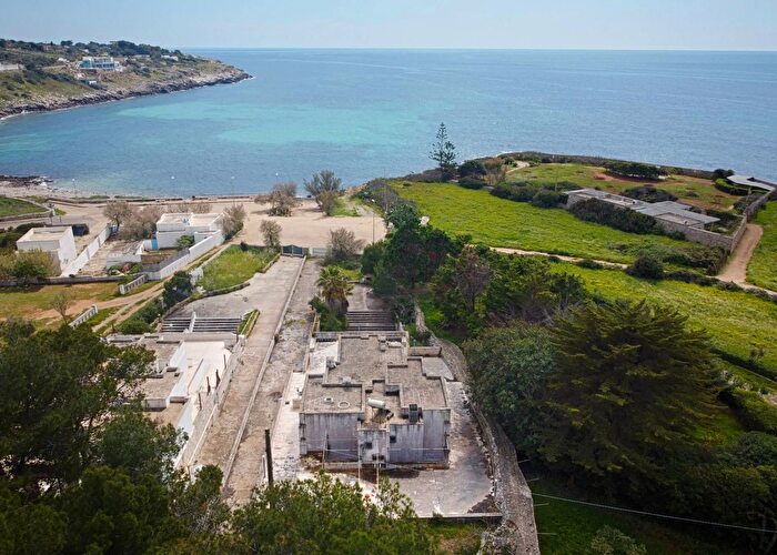 Casa con 17 locali in vendita in Castrignano Del Capo