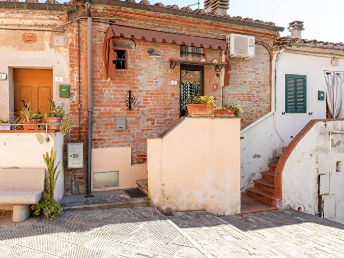 Appartamento bilocale in affitto in Piazzetta Monsavino, Centro, Peccioli