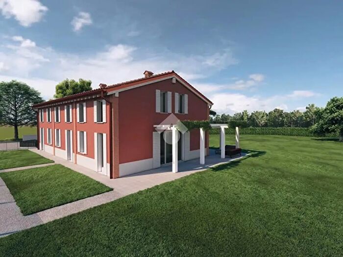 Casa quadrilocale in vendita in Strada Campirolo, Collecchio