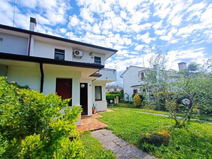 Casa con 6 locali in vendita in Via Nino Cattozzo, Adria