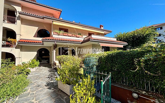 Appartamento trilocale in vendita in Via Giacomo Filippo Bolongaro, Stresa