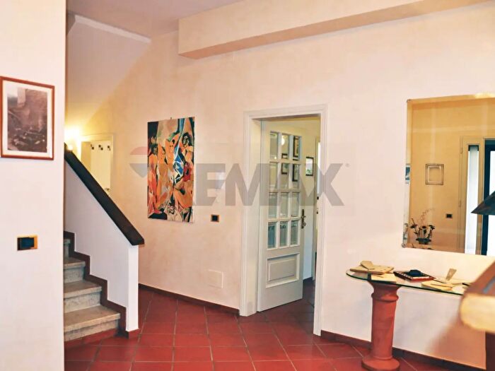 Casa con 11 locali in vendita in Prato