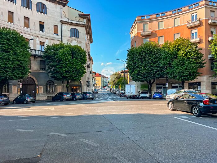 Appartamento bilocale in vendita in Via Francesco Carini, Brescia