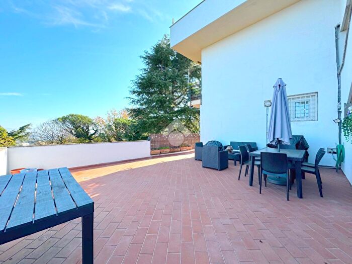 Appartamento trilocale in vendita in Via Cassia, Roma