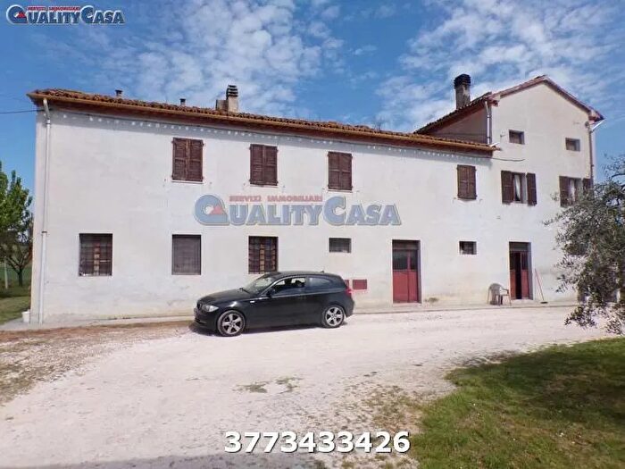 Casa con 8 locali in vendita in Scorcelletti, Jesi